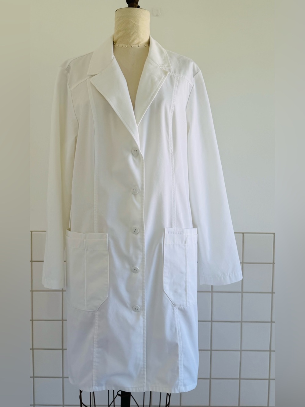 Cherokee Women’s White Medical Lab Coat. Sz: XL NWOT